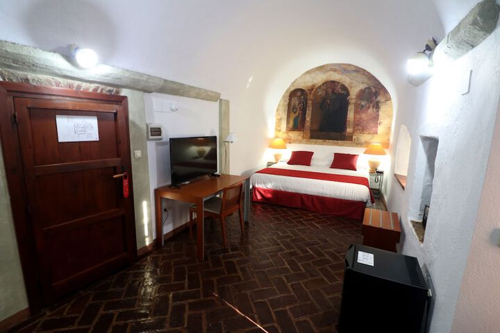 Room 15 of 42