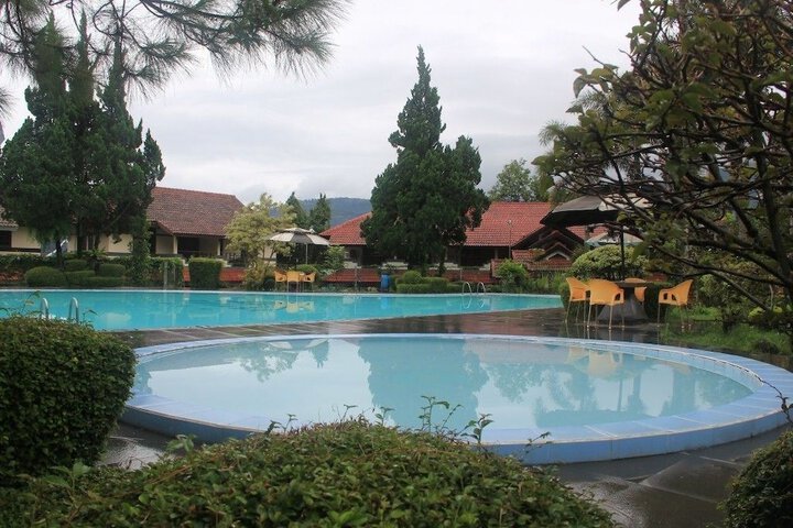 Pools & Facilities