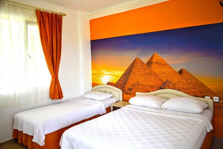 Room 10 of 33