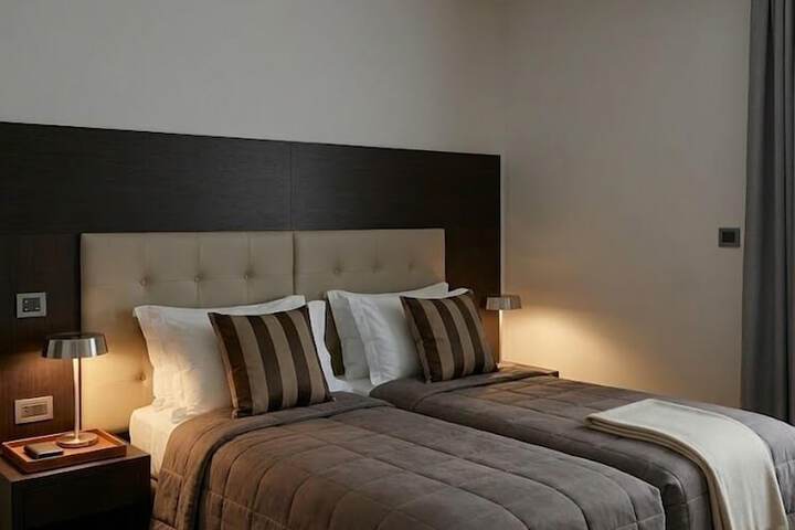 Room 13 of 32