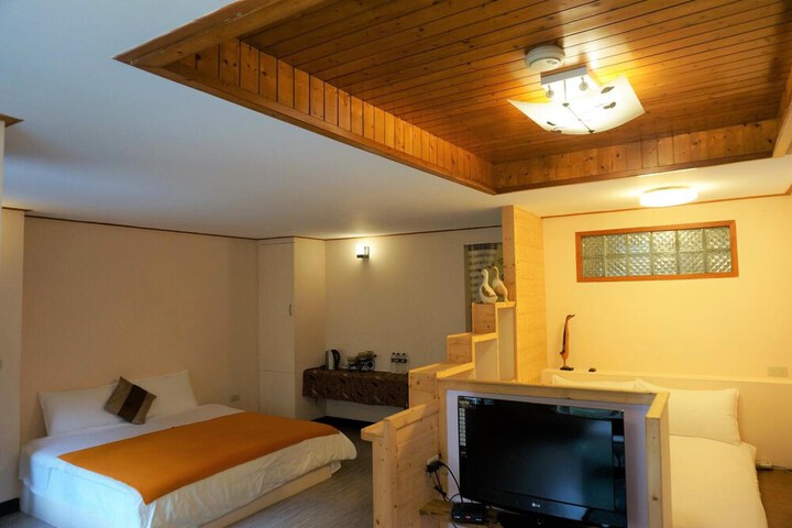 Room 7 of 73