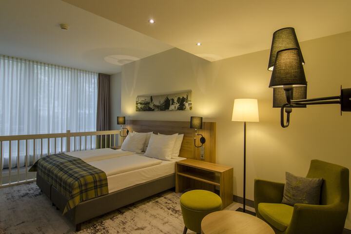 Room 42 of 193