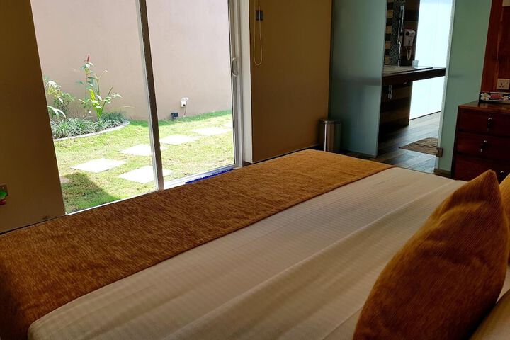 Room 9 of 38