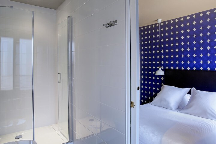 Room 15 of 80