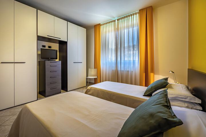 Room 4 of 53