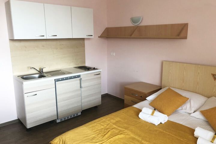 Room 44 of 69