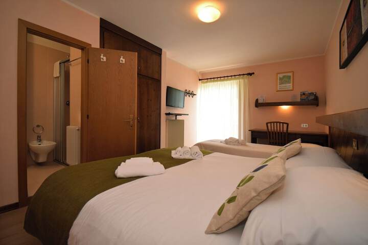 Room 16 of 53
