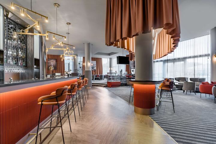Lounge 97 of 128