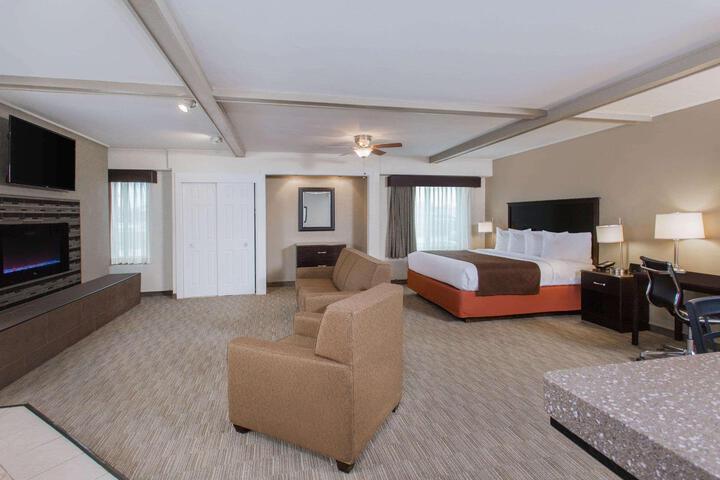 1 King Deluxe Room (4 of 15)
