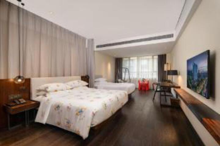 Room 9 of 10