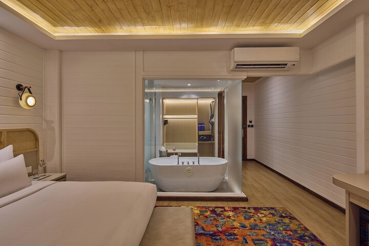 Room 15 of 90