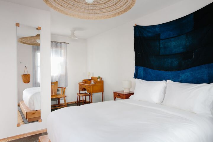 Standard Queen Room (4 of 6)