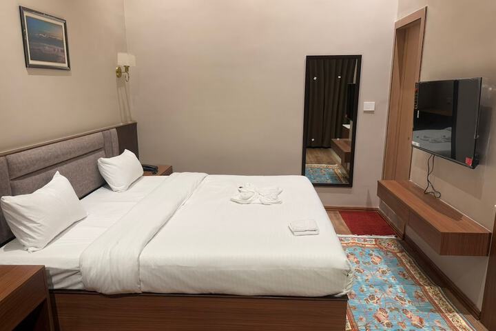 Room 2 of 31