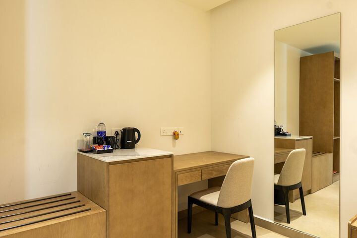 Room 15 of 34