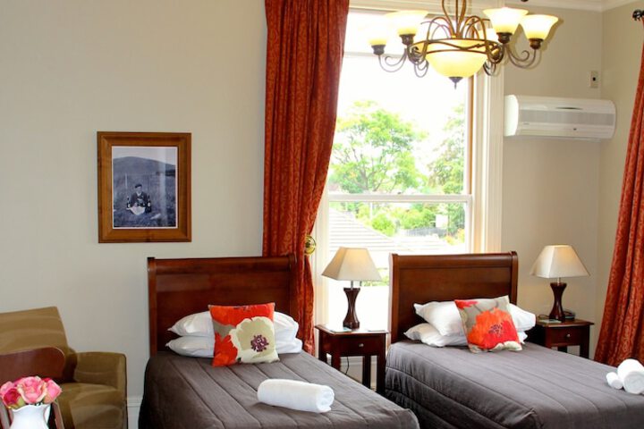 Room 2 of 70