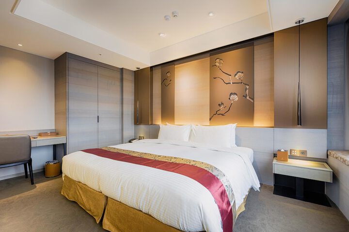 Room 27 of 105