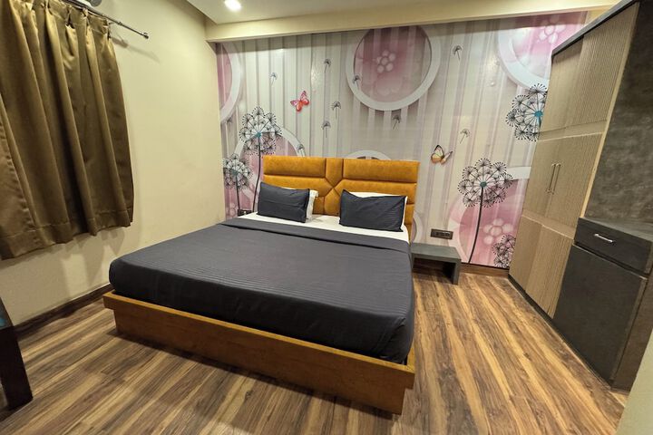 Room 16 of 36