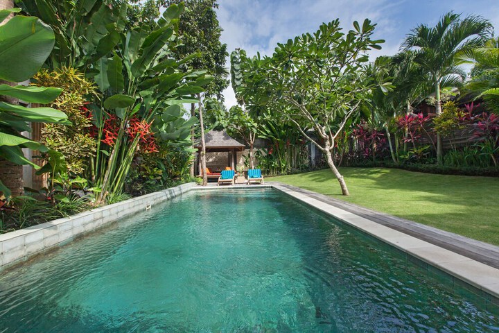 Hotel with Pool