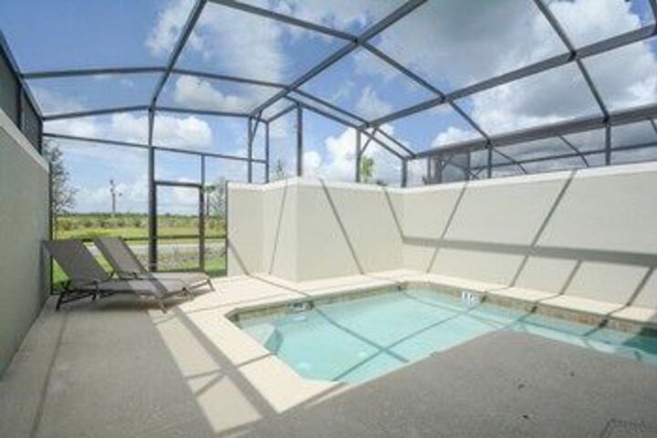 Pool 18 of 20