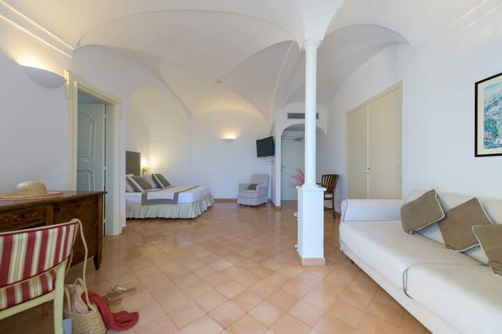 Room 19 of 48