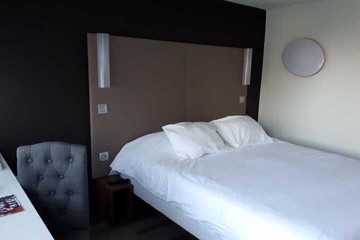 Room 5 of 28