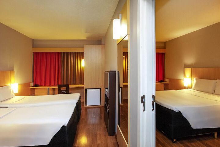 Room 13 of 82