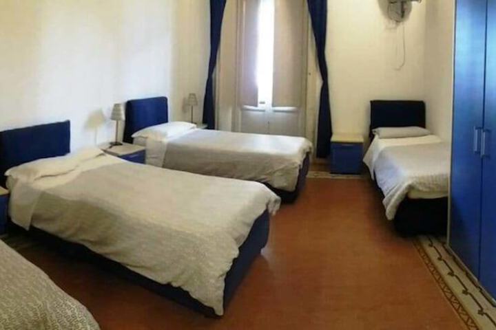 Room 4 of 27