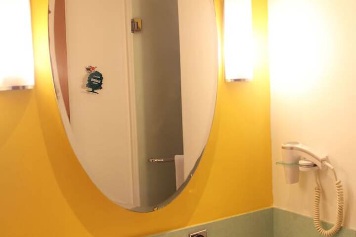 Room 9 of 24
