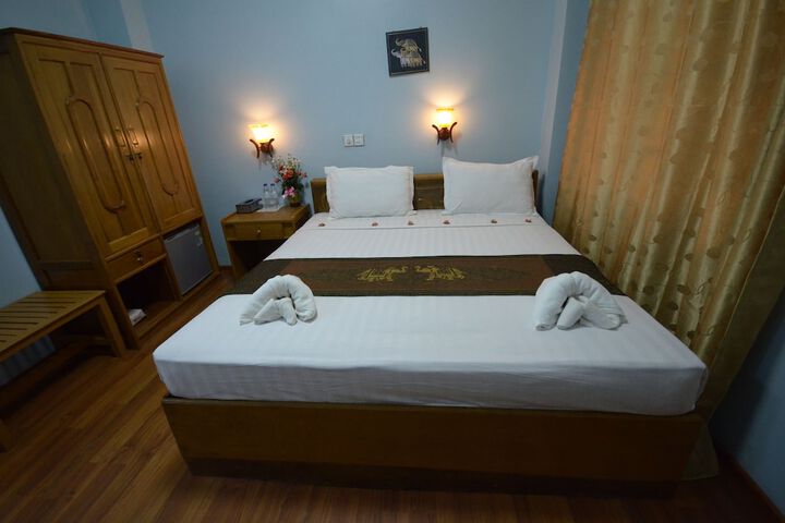 Room 10 of 35