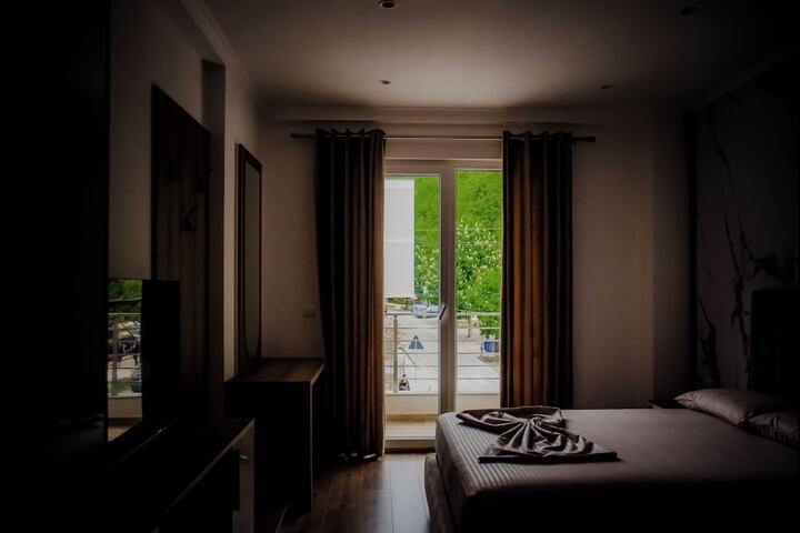 Room 12 of 34