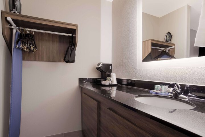Room 14 of 24