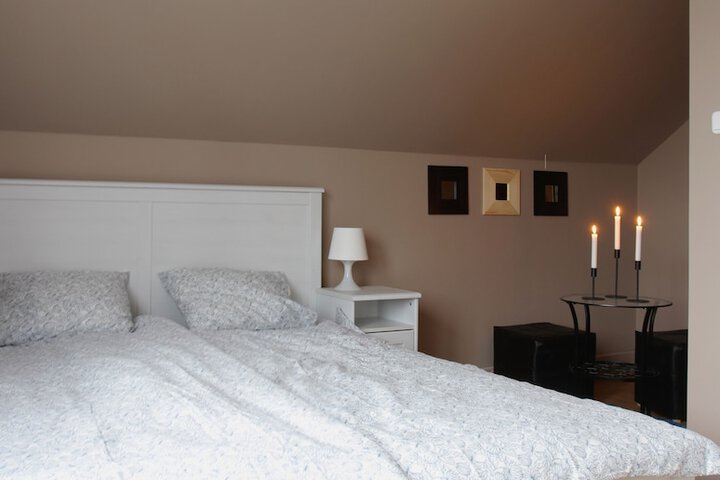 Room 2 of 45