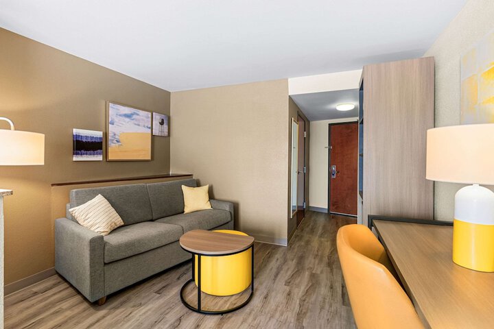 1 King Bed Suite Accessible (12 of 14)