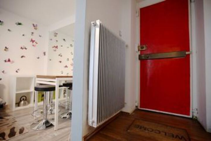 Room 6 of 18