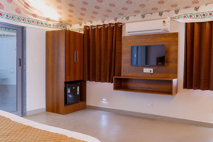 Room 2 of 48