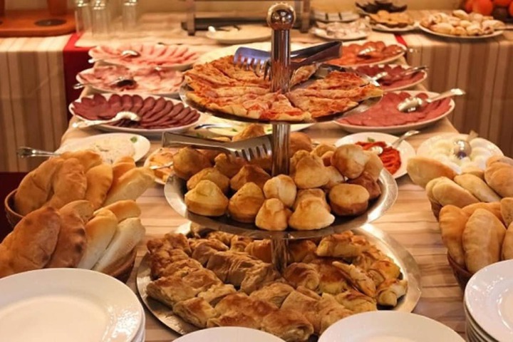 Dining 49 of 63