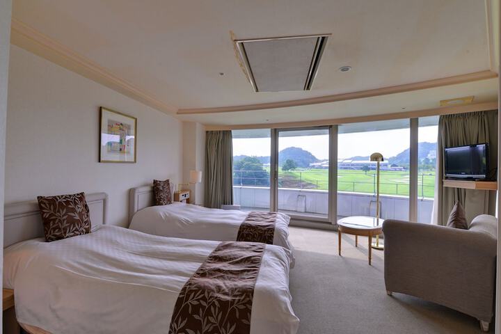 Room 6 of 72