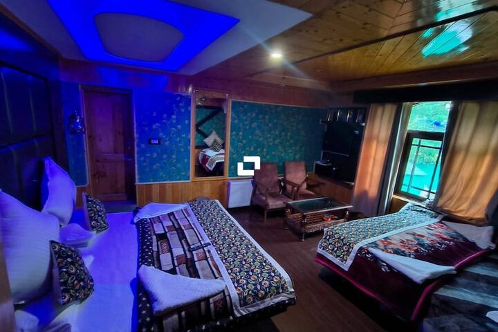 Room 8 of 15