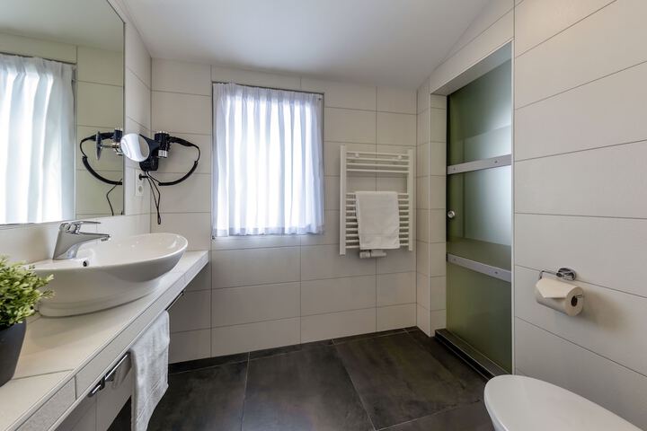 Room 107 of 140