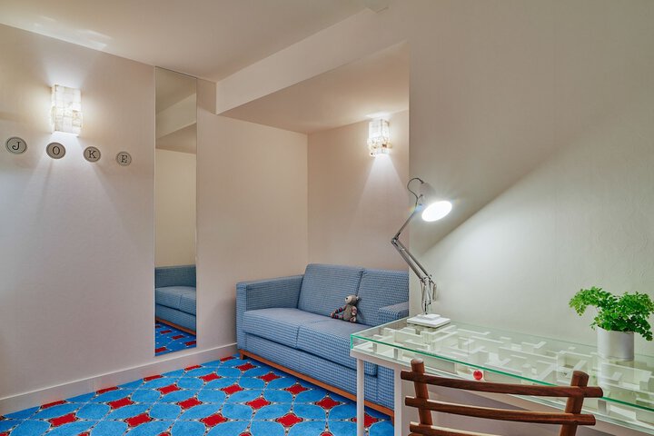 Room 12 of 60