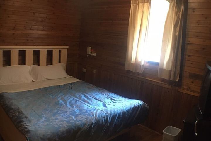 Room 12 of 85