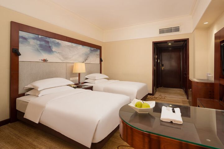 Room 10 of 35