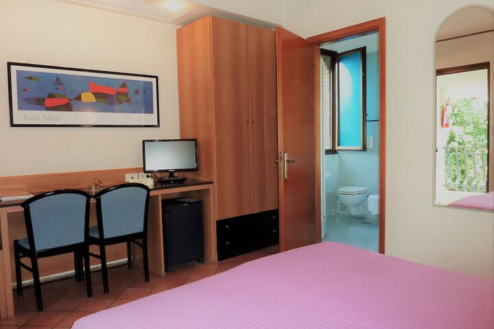 Room 13 of 35