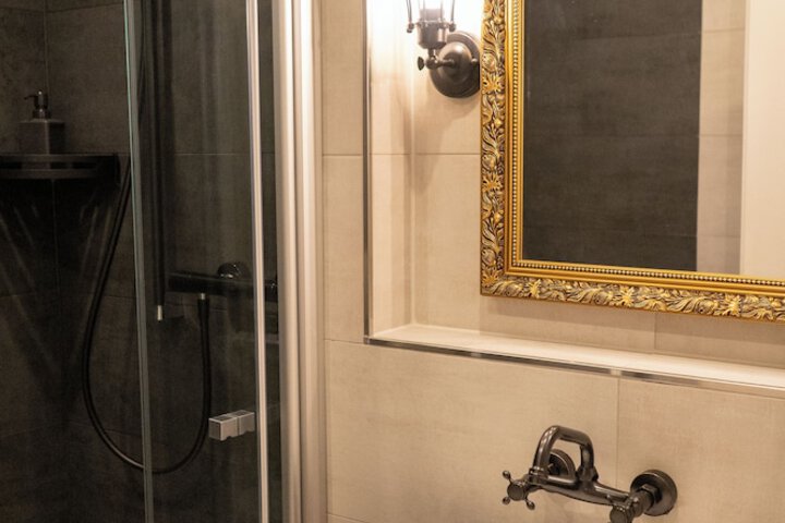 Room 8 of 26