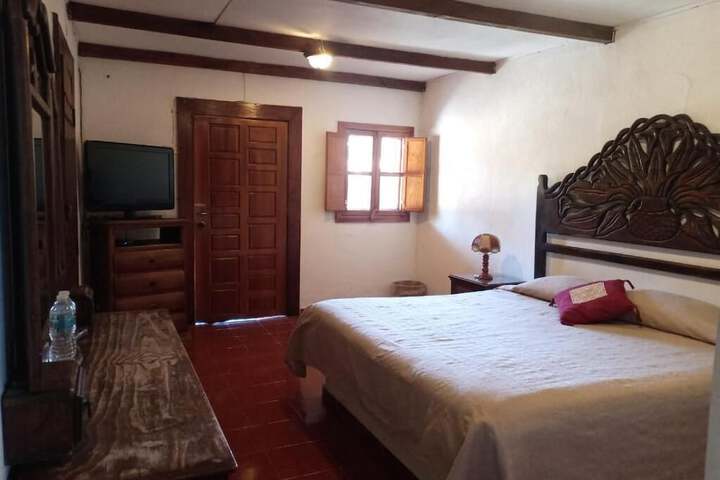 Room 2 of 9