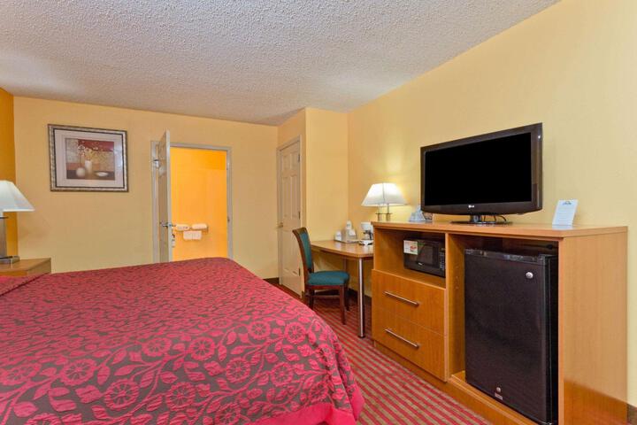1 King Bed (3 of 22)
