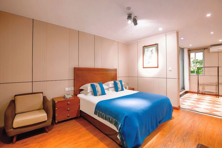 Room 3 of 137