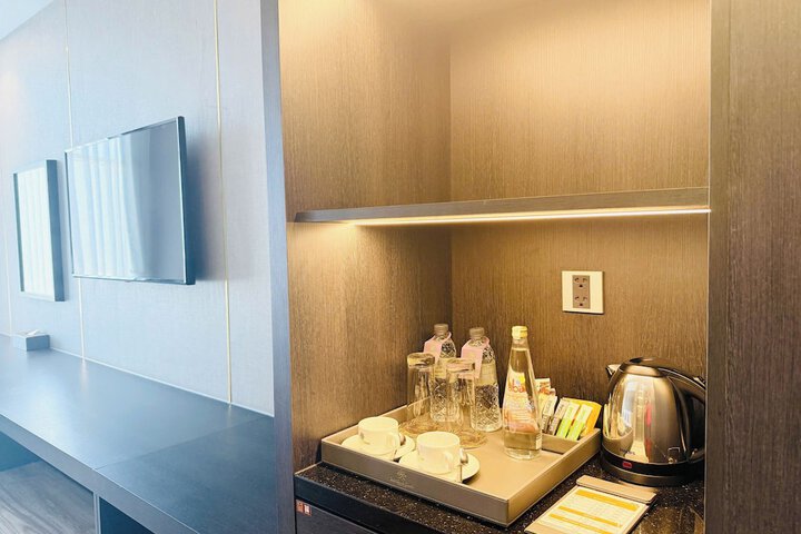 Lounge 36 of 60