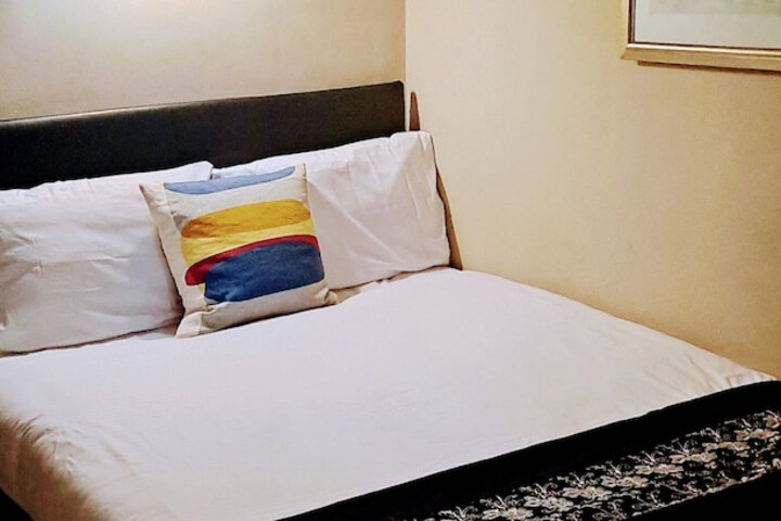 Room 3 of 16