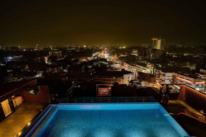 Pool 21 of 41
